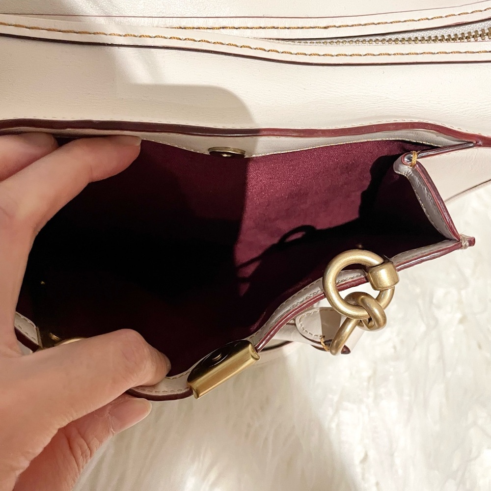 COACH
Dreamer 21 Signature Coated Canvas Satchel - Picture 6 of 15